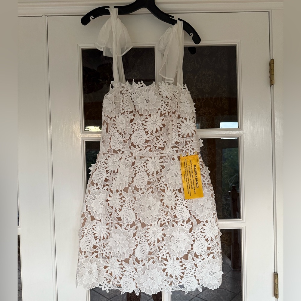 BRONX AND BANCO
Maia Sleeveless Mini Dress - White
Size XL - Picture 7 of 8